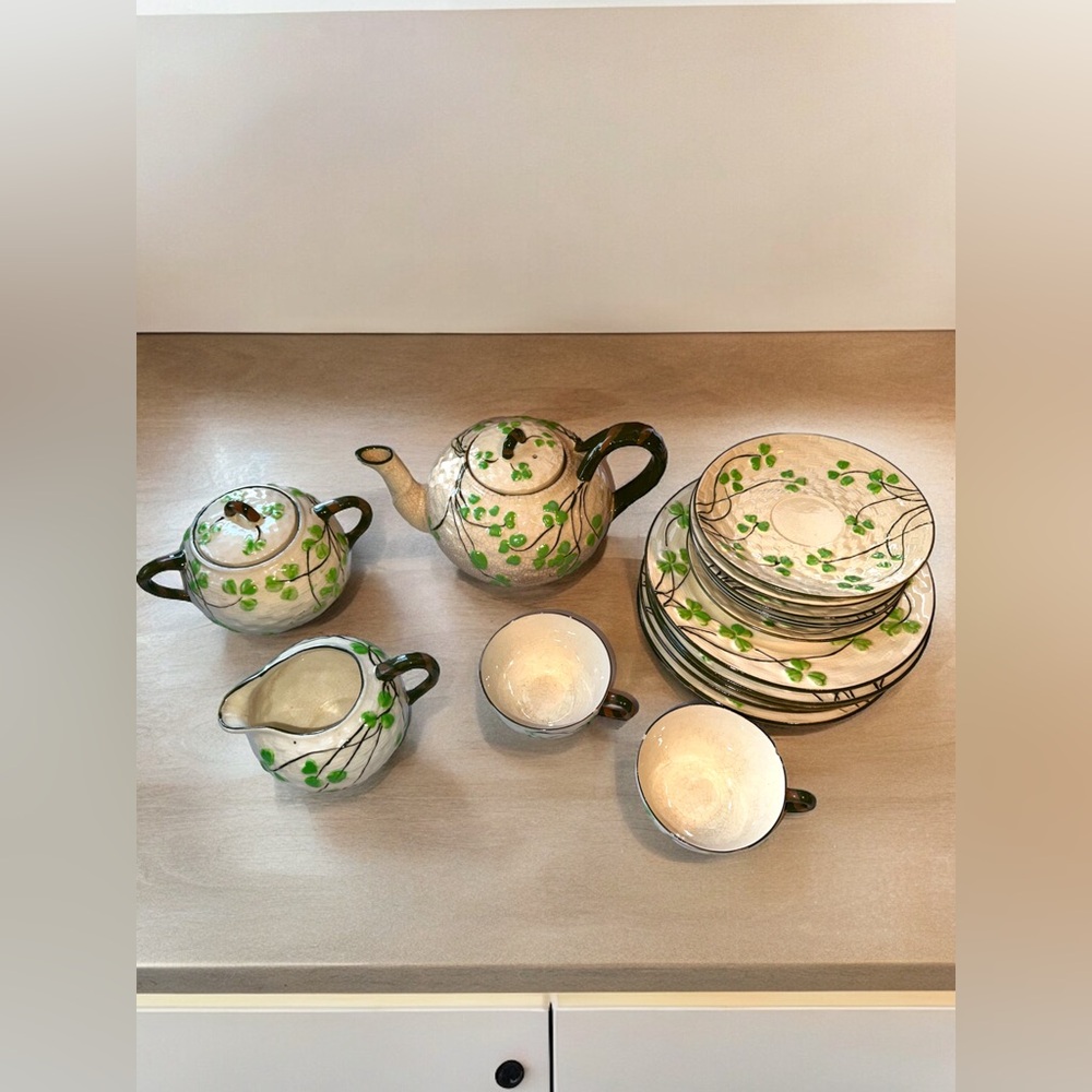 Vintage/Old Ivy & Vine Designed Tea Pot Set